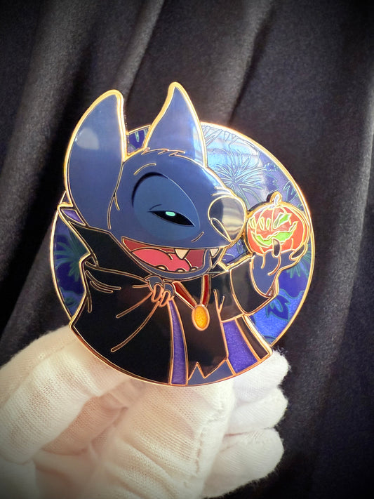Magically Horrific™ Profile Limited Edition Pin HPPE24 (HALLOWEEN VAMPIRE PUMPKIN)