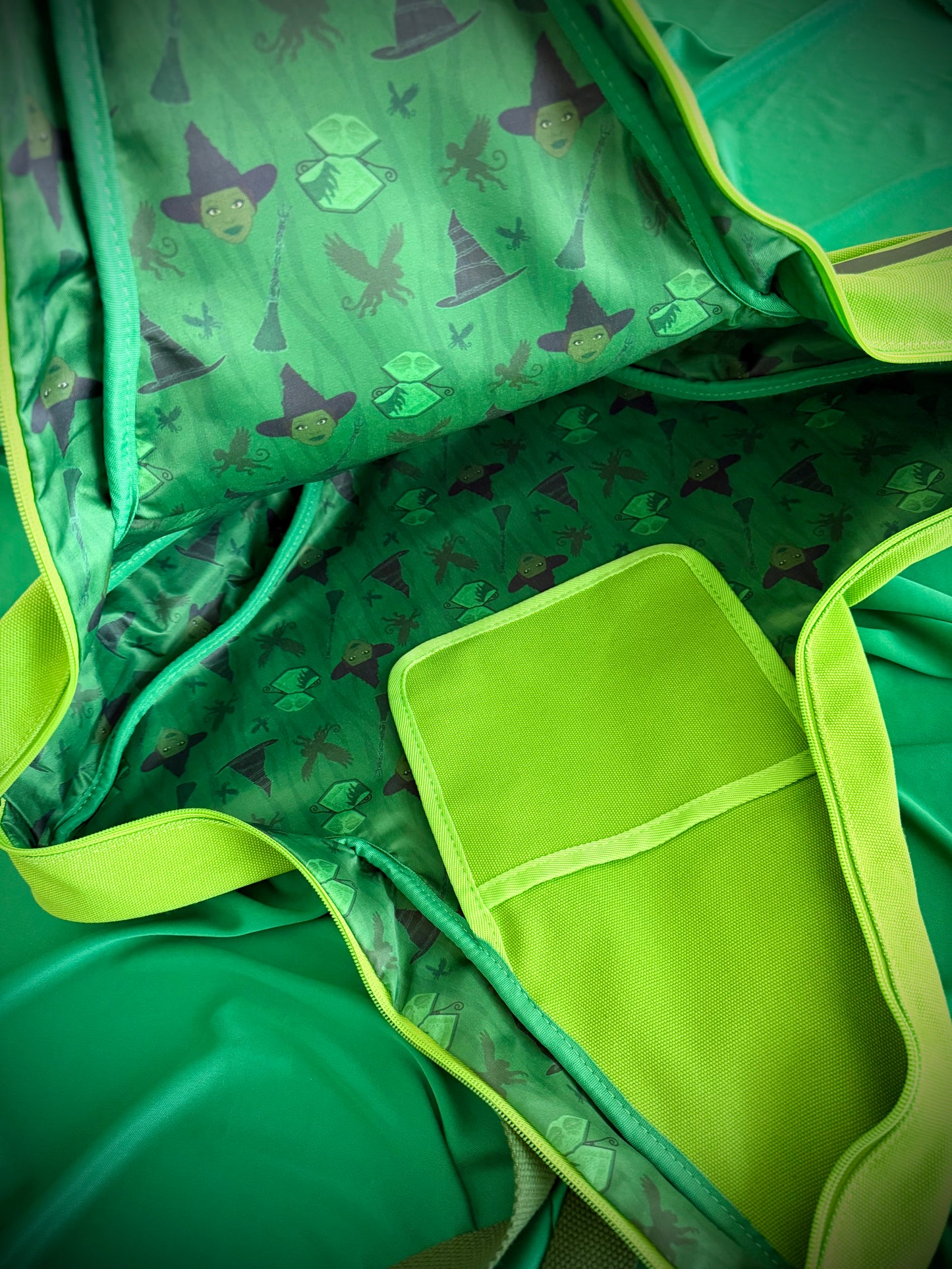 Magically Horrific™ GREEN AND FRECKLES Big Face Zip Tote Bag PS