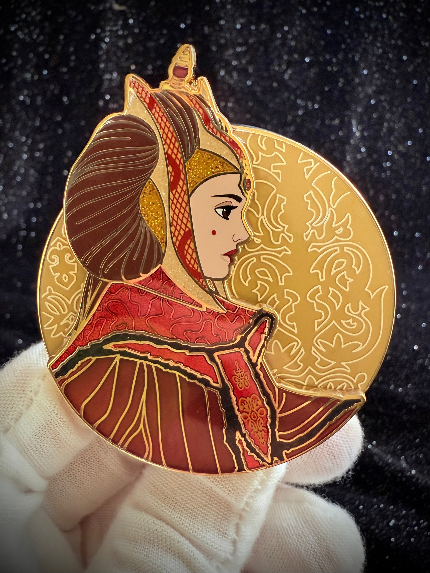 Magically Horrific™ Profile Limited Edition Pin MT4BWY LE 25 GOLD METAL VARIANT QUEEN A