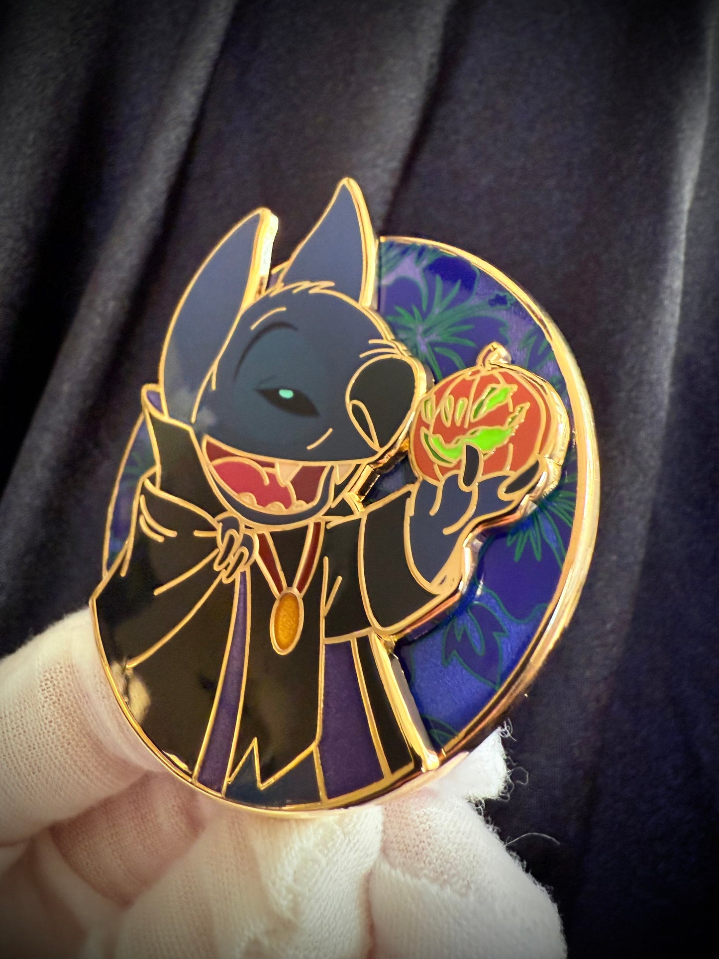 Magically Horrific™ Profile Limited Edition Pin HPPE24 (HALLOWEEN VAMPIRE PUMPKIN)