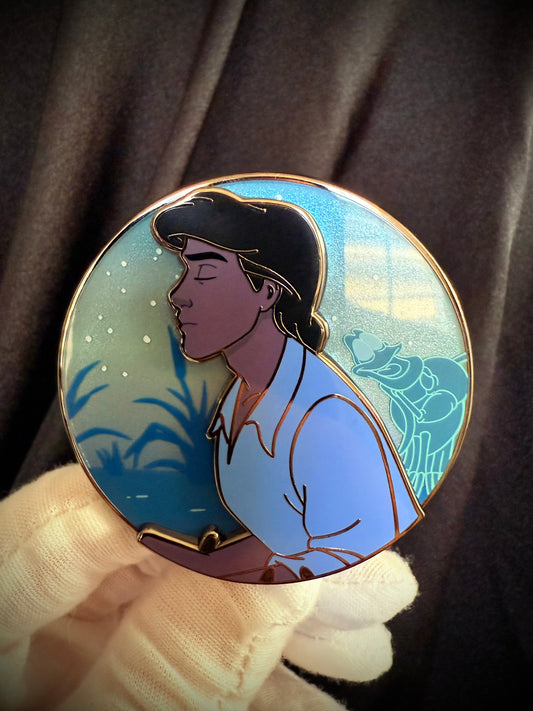 Magically Horrific™ Profile Limited Edition Pin KISS (E)